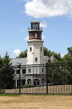 1676_Island_St_Boatyard_Lighthouse